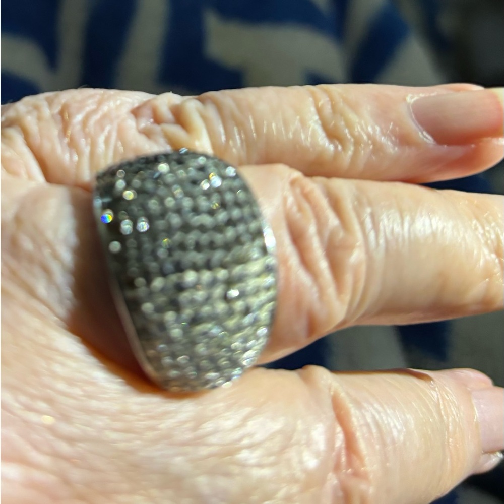 NEW Gorgeous white & black crystal Ring great for nightlife